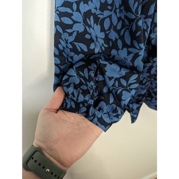 Vince Camuto Split Neck Blue Floral 3/4 Sleeve Blouse - Size XS - Picture 5 of 7